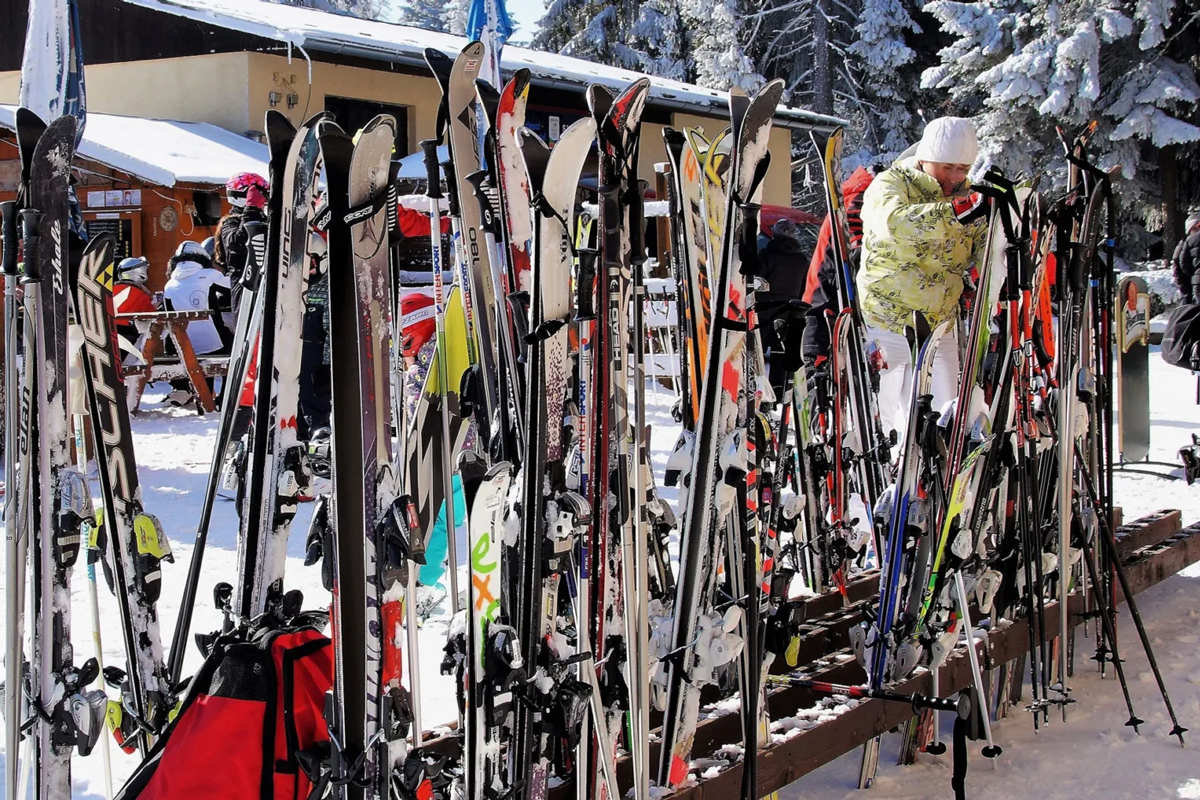Ski hire in Borovets