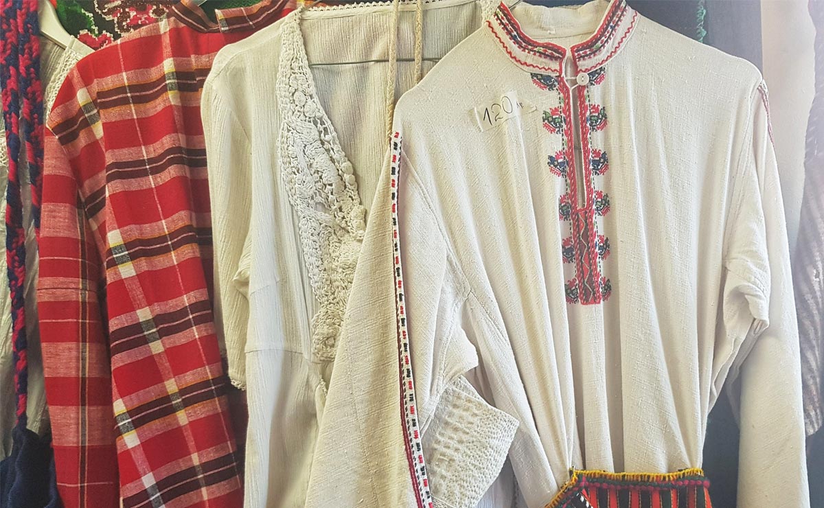 What to bring from Bulgaria. Souvenirs - Traditional clothing.