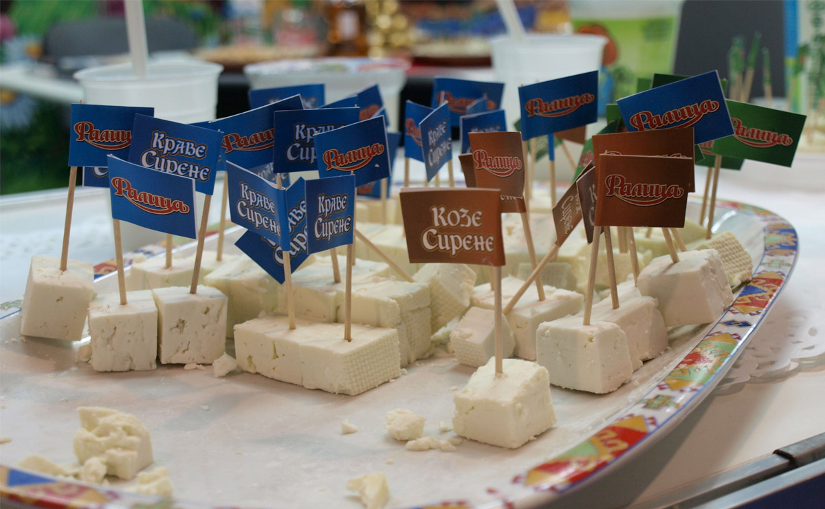 What to bring from Bulgaria. Souvenirs - Sirene cheese.