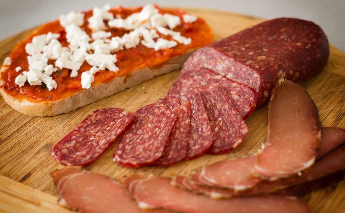 What to bring from Bulgaria. Souvenirs - Lukanka sausage.
