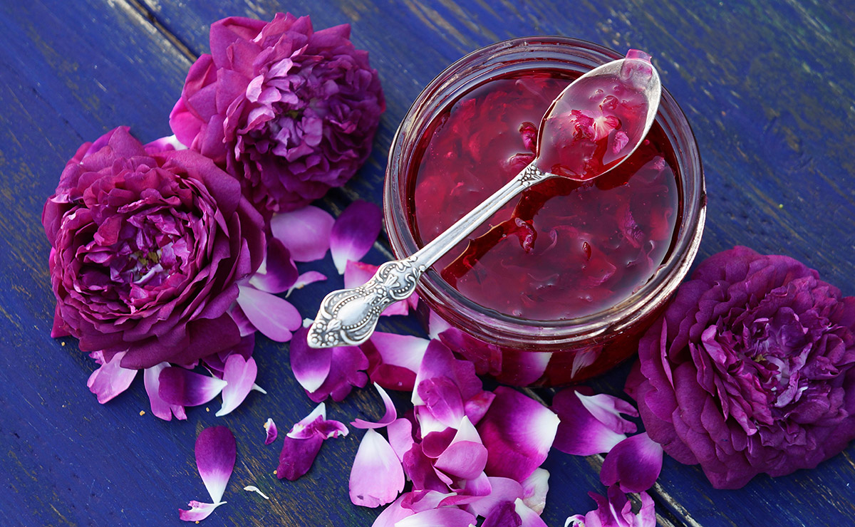 What to bring from Bulgaria. Souvenirs - Rose jam.